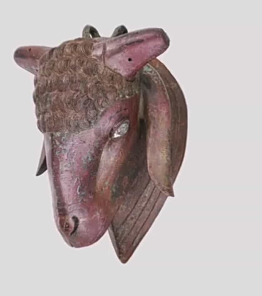 راس تمثال حيواني